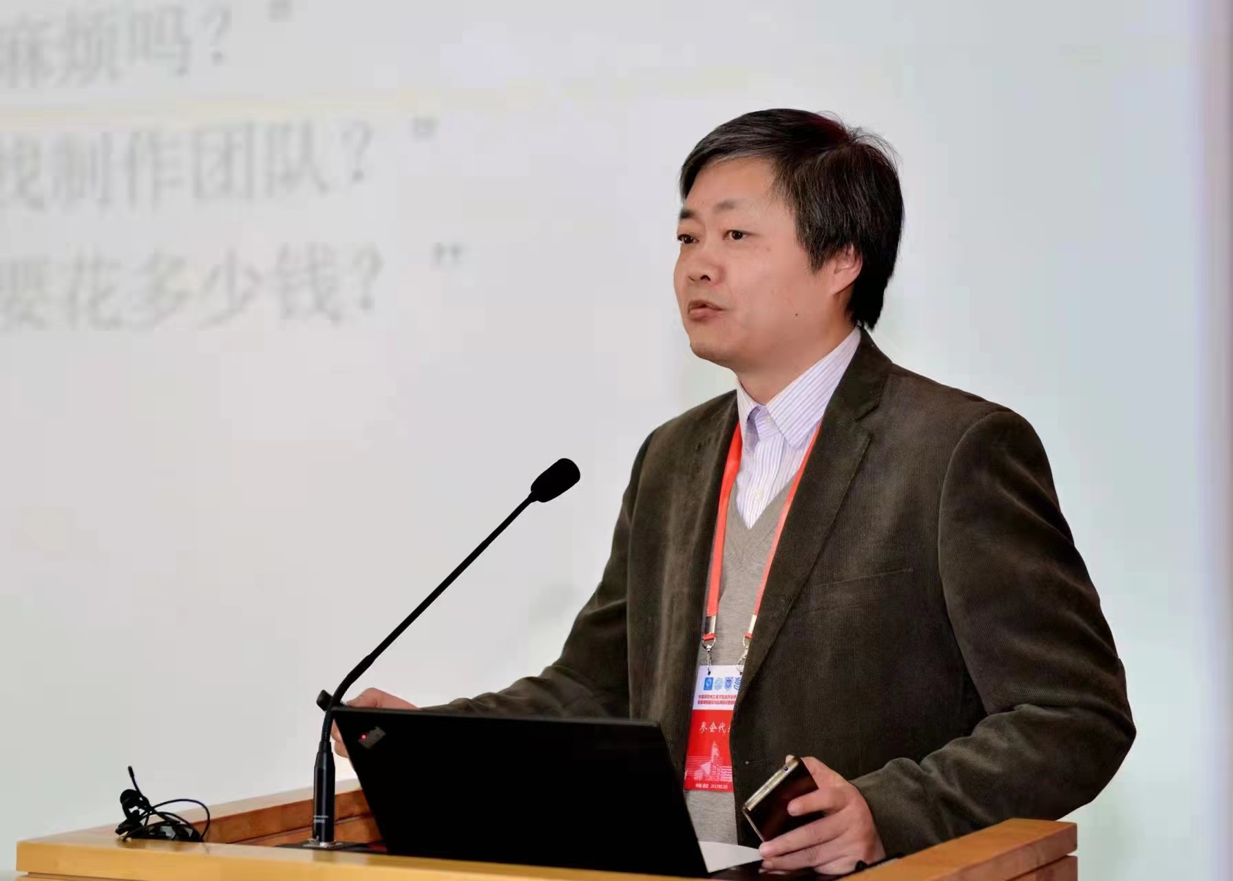 以你为镜：平凡相伴里的微光——记东南大学杰出教学奖获得者、信息科学与工程学院孟桥教授